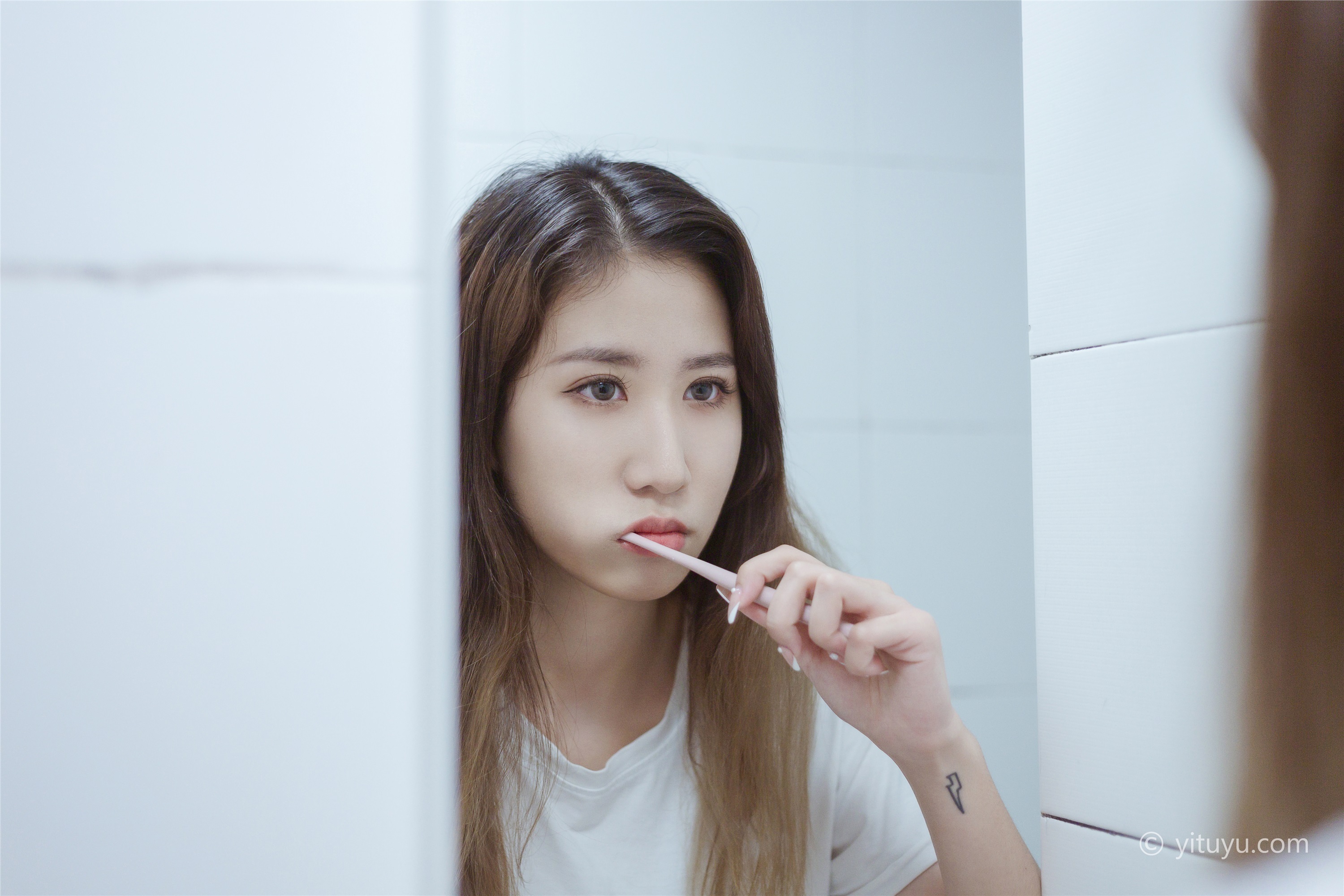 YITUYU艺图语  2021.07.07 独自醒来 Jenny